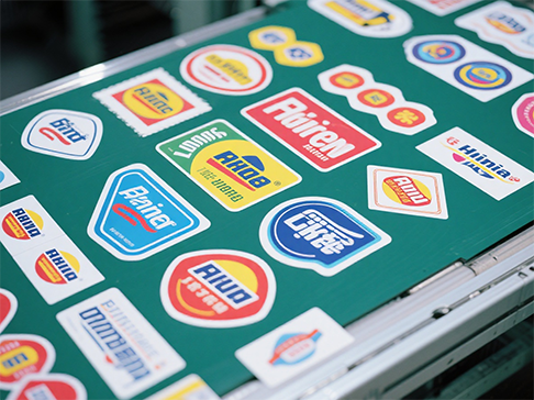 Zer nolako laser kontrolagailu erabil daiteke auto-itsasgarriko laser trokeletarako